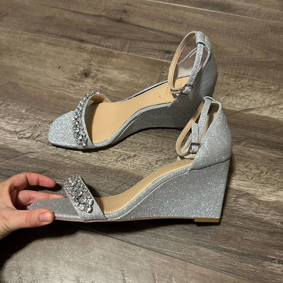 JEWEL BADGLEY MISCHKA Peggy Wedge Silver Glitter 10 NWOB - Picture 4 of 6